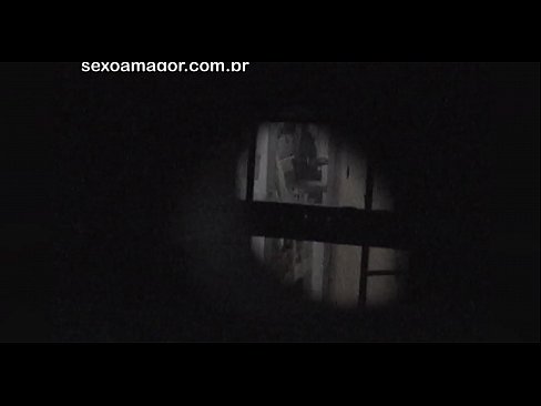 ❤️ Блонди ба таври махфӣ аз ҷониби як сайёҳи ҳамсоя, ки паси хиштҳои холӣ пинҳон шудааст, сабт мешавад ❤❌ Порнои мақъад дар порно tg.assistirhentai.ru ️❤